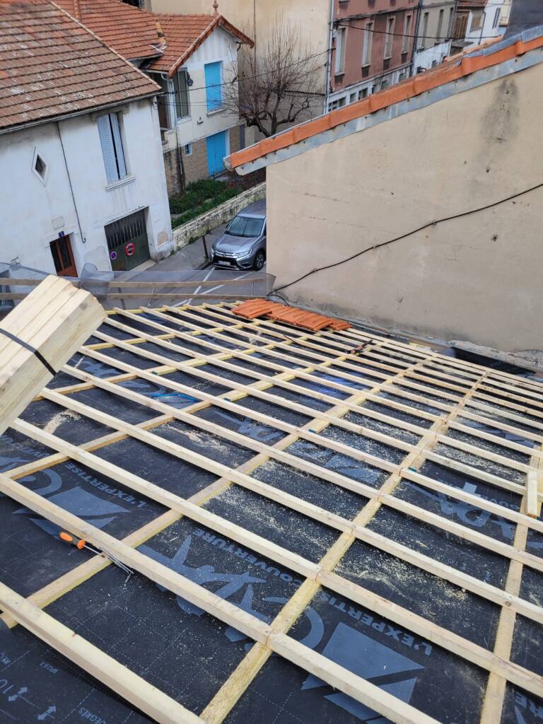 Rénovation toiture en cours - couvreur Avignon R. Jacob